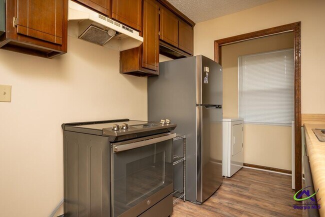 Building Photo - 420 Westcliff Cir