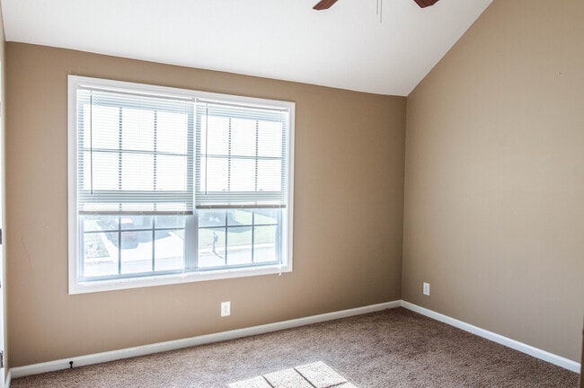 Building Photo - Pet Friendly Three Bedroom!
