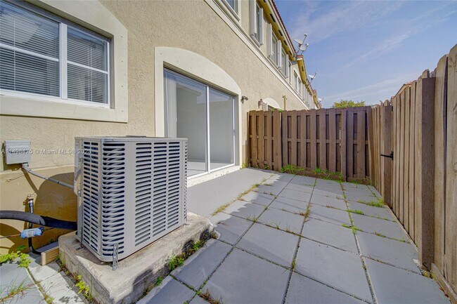 Building Photo - 10740 NW 83rd St