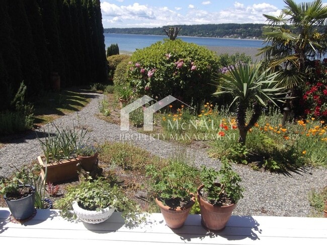 Building Photo - Beautiful 1 Bedroom Water View Condo