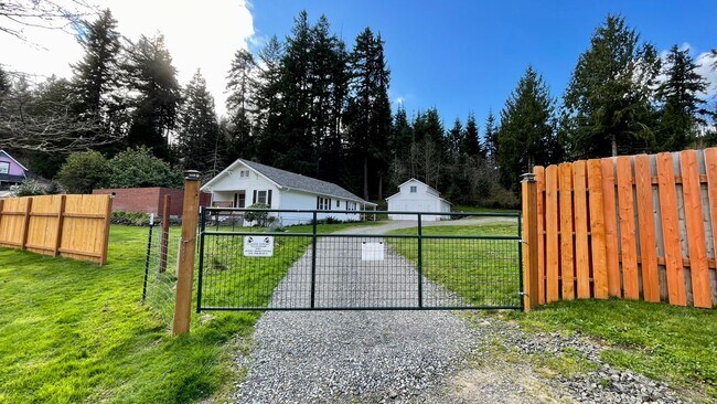 Primary Photo - Country Living Home On Over Half An Acre! ...