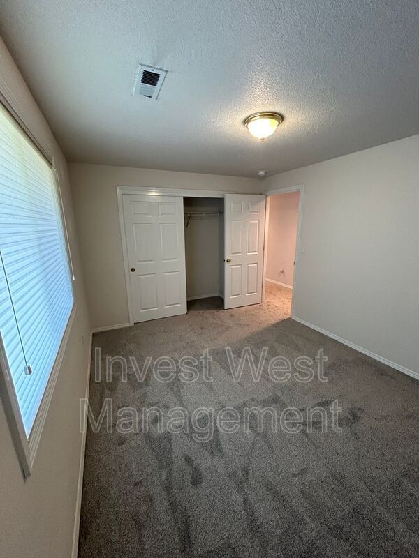 Building Photo - 4015 SE 170th Ct