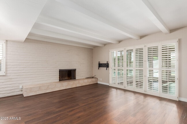 Building Photo - 481 W Half Moon Way