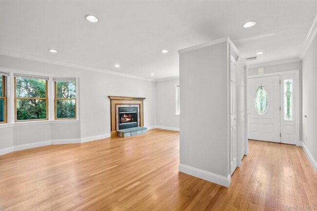 Building Photo - 528 N Wagner Ave
