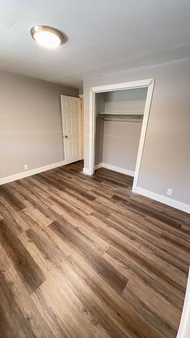 Building Photo - COTTONWOOD HEIGHTS 4 bed 3 bath family home