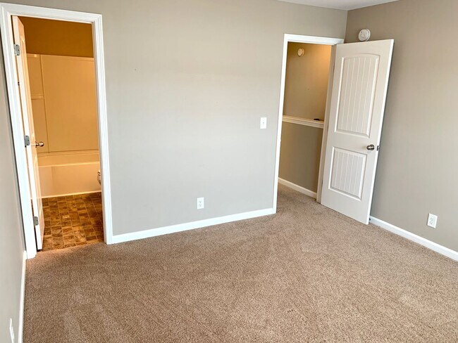 Building Photo - 318 Sam Houston Cir