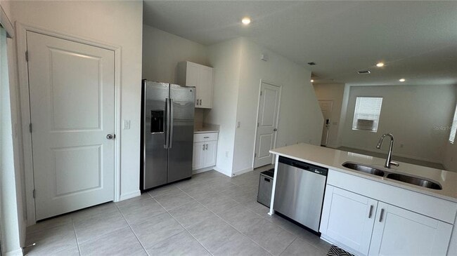 Building Photo - 3010 Skyline Lp