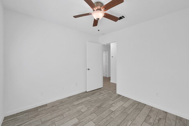 Building Photo - 3 W Woodtimber Ct