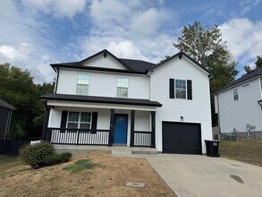 Building Photo - Beautiful Home Built in 2021! Open Floor P...