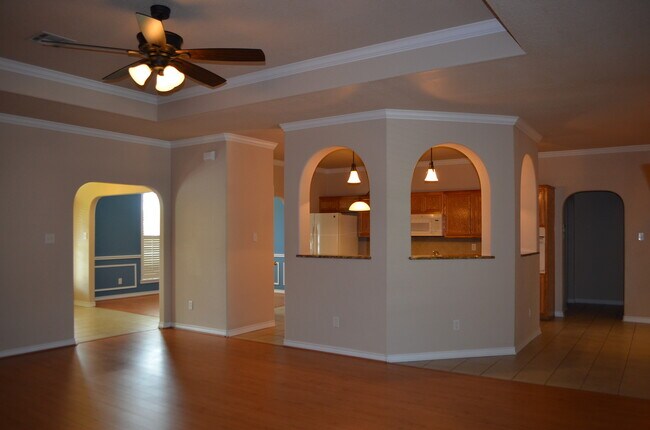 Building Photo - EXECUTIVE HOME IN COUNTRY TRAILS SUBDIVISI...
