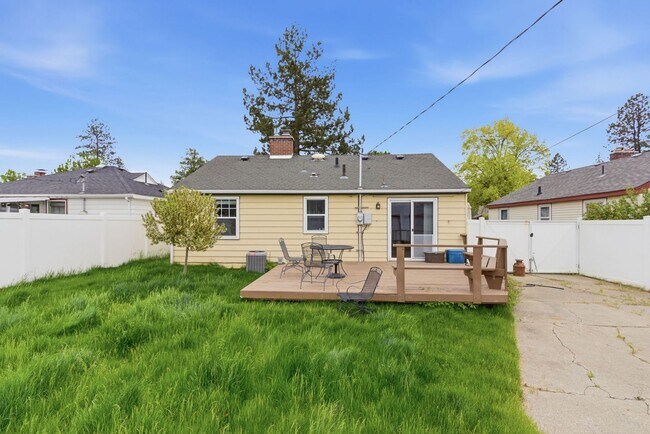 Building Photo - Modern & Cozy Spokane Retreat | Prime Location Near South Hill