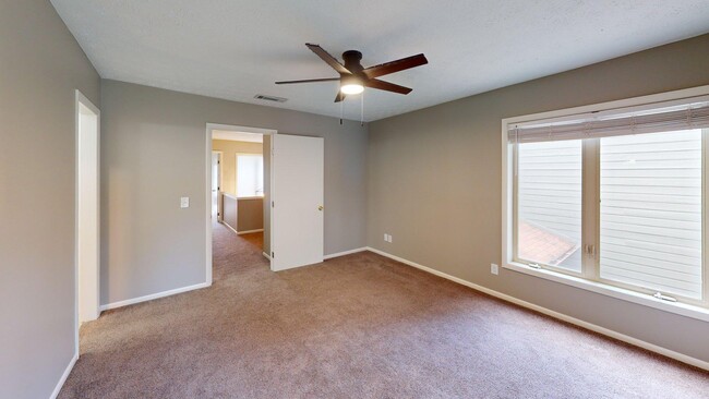 Building Photo - 2140 Fort Harrods Dr