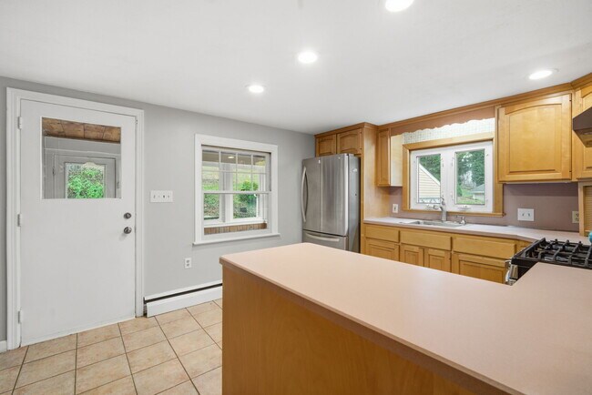 Building Photo - 1108 New Britain Ave