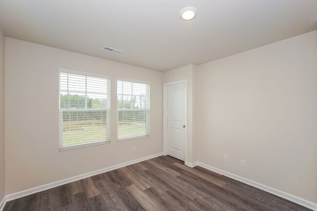 Building Photo - 3-Bedroom, 3.5 Bath Townhome for Rent in Mooresville, NC | Attached Garage & Modern Kitchen
