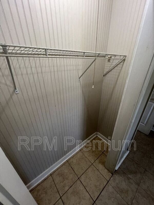 Building Photo - 5863 Denova St