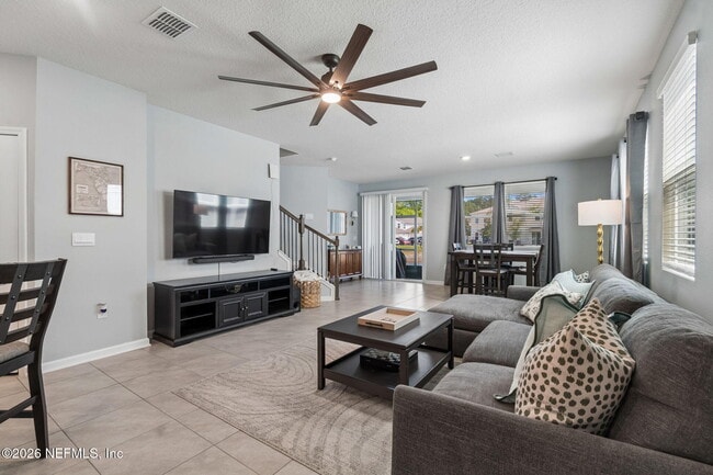 Building Photo - 49 Pasadena Dr