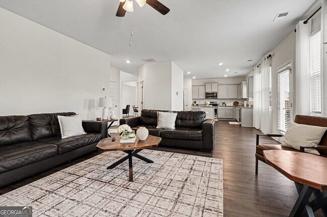 Building Photo - 265 Daurian Dr