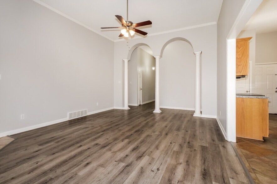 Building Photo - 1303 Chatman Way