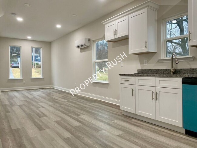 Building Photo - 144 Signal Hills Dr