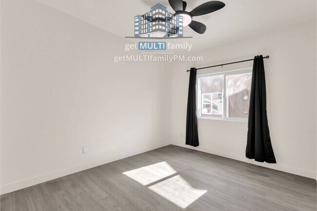 Building Photo - 1006 E Pasadena Ave