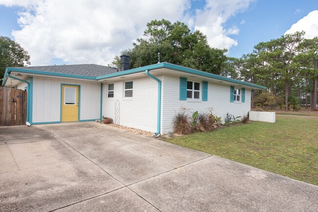 Building Photo - 3995 Tom Ln Dr