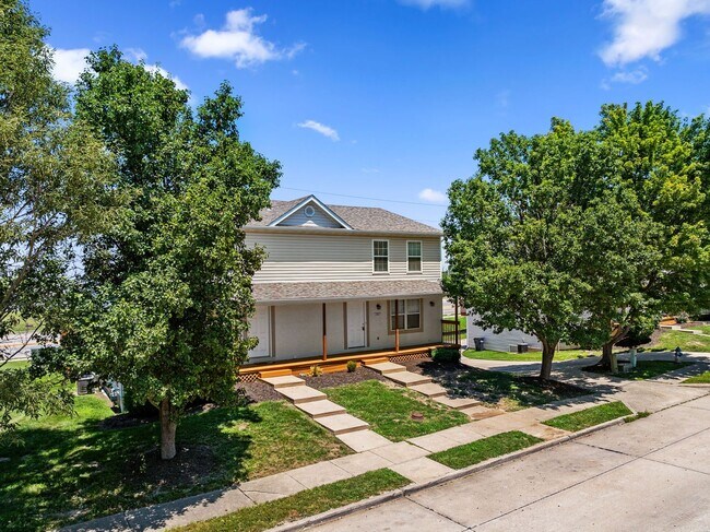 Building Photo - 2409-2411 Northampton Dr.