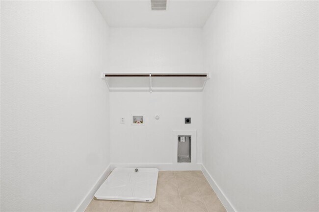 Building Photo - 1608 Kit Cir