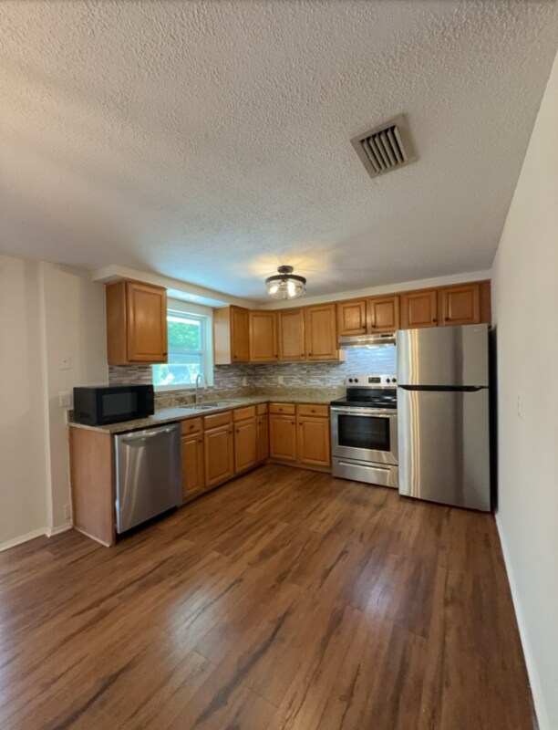 Building Photo - 15839 Villa Dr