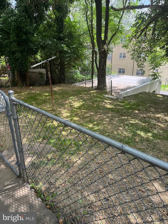 Building Photo - 4253 Brooks St NE