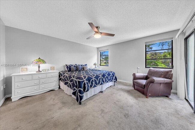 Building Photo - 2240 N Cypress Bend Dr