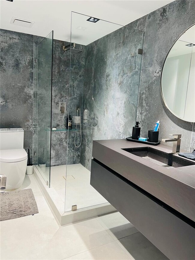 Building Photo - 900 Bay Dr