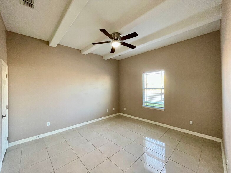 Building Photo - 3120 Regal Dr