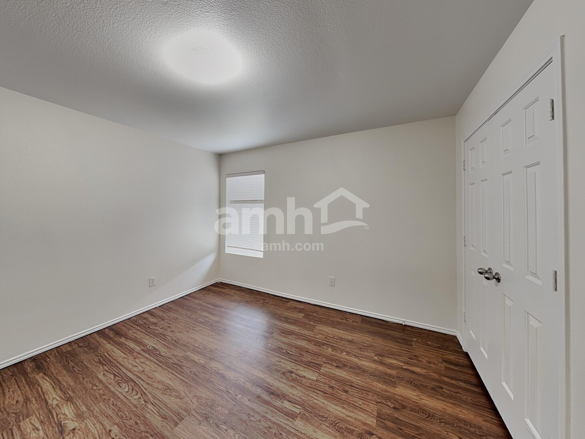 Building Photo - 811 Wild Prairie Dr