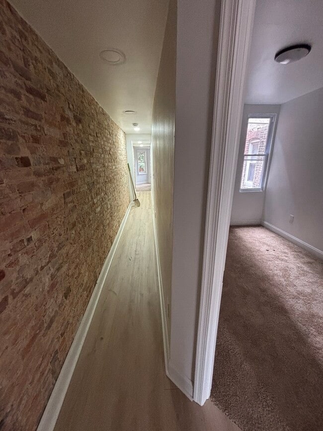 Building Photo - 4 bedrooms plus Den home