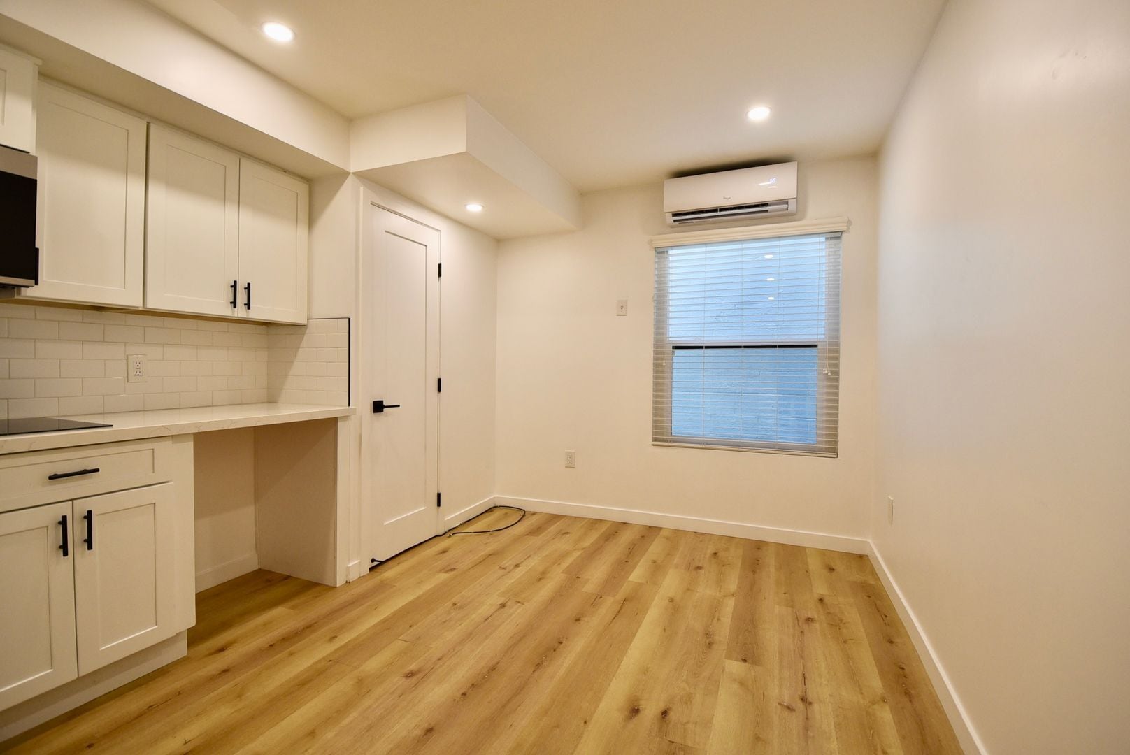 Building Photo - 3960 Carpenter Ave