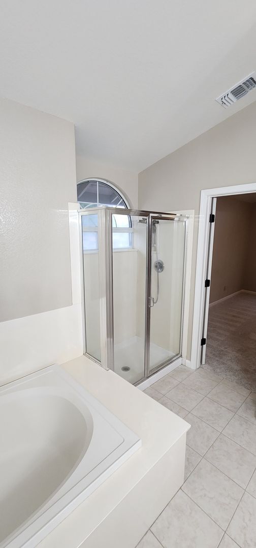 Building Photo - Spacious 4-Bedroom, 3-Bath Home for Rent in Elk Grove!