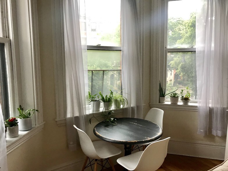 Building Photo - 481 Beacon St