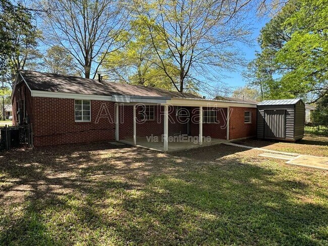 Building Photo - 3737 Dalraida Pkwy