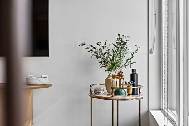 Building Photo - 1049 Seventh Avenue-SI FL7-ID1228264P