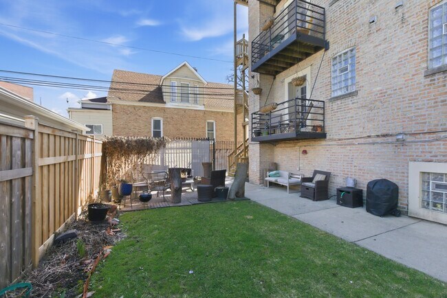 Building Photo - 2544 W George St