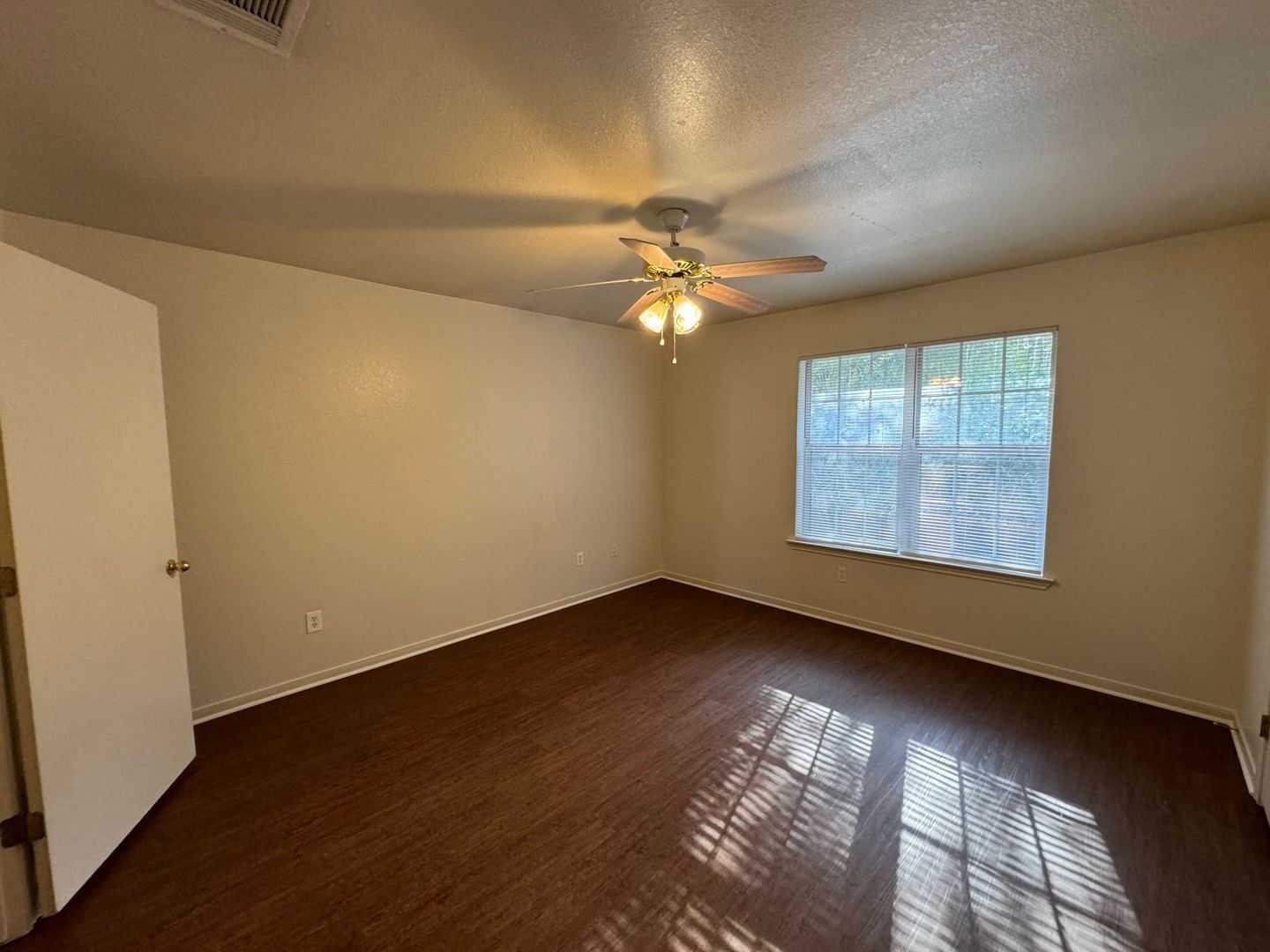 Building Photo - 404 Brittney Way