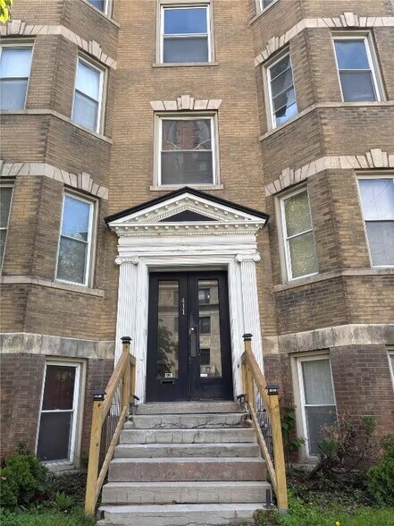 Building Photo - 411 N Newstead Ave