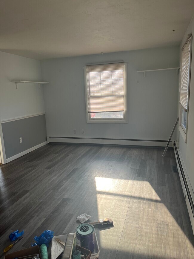 Building Photo - 731 Pleasant St