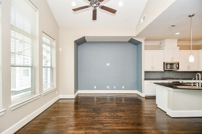 Building Photo - 716 Nicholson St