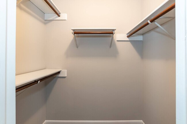 Building Photo - 6809 Willowbrook Dr