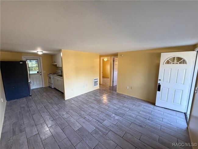 Building Photo - 1113 Jones Ave