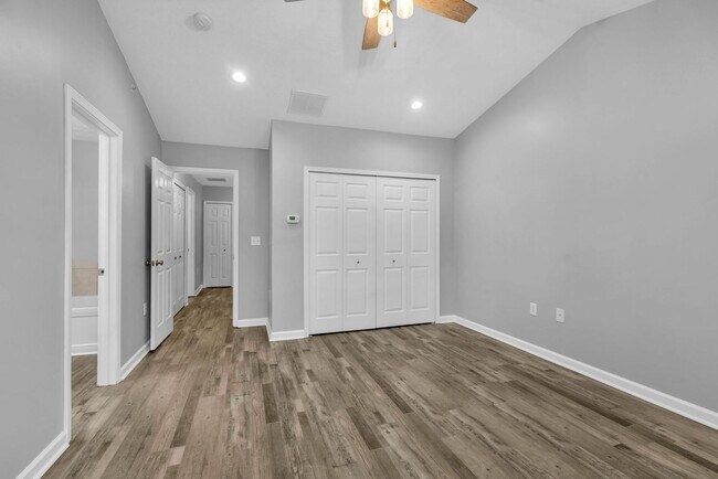 Building Photo - Move-in Ready Townhome in heart of Spring Hill