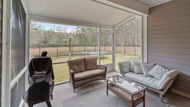 Building Photo - Spacious 6-Bedroom Waterfront Home in Richmond Hill, GA