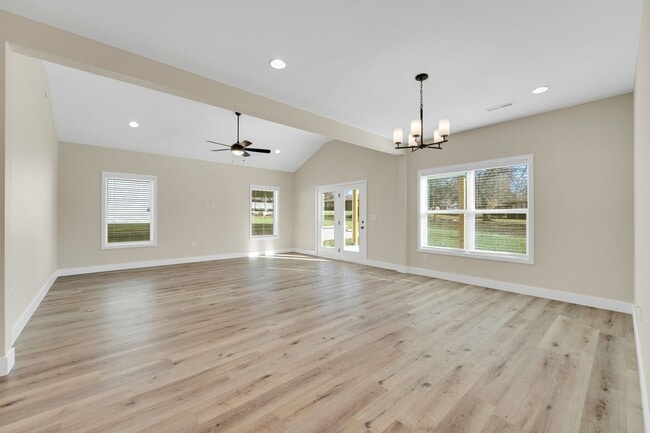 Building Photo - Hickory Village 55 Plus, LLC - 3700 E Cherry St Springfield, MO 65809