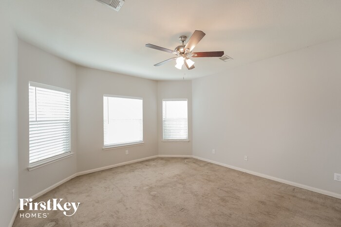 Building Photo - 2027 Golden Topaz Dr